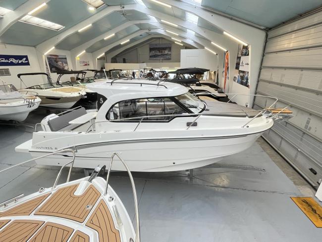 Beneteau Antaris 8 OB Versie2