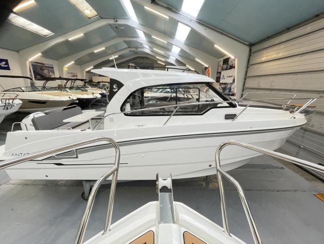 Beneteau Antaris 8 OB Versie2