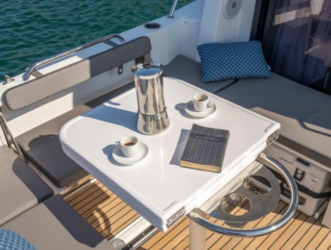 Antaris 8 Outboard